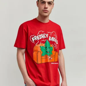 Best Freshly Baked Short Sleeve Graphic Print Tee - Red Graphic Tees