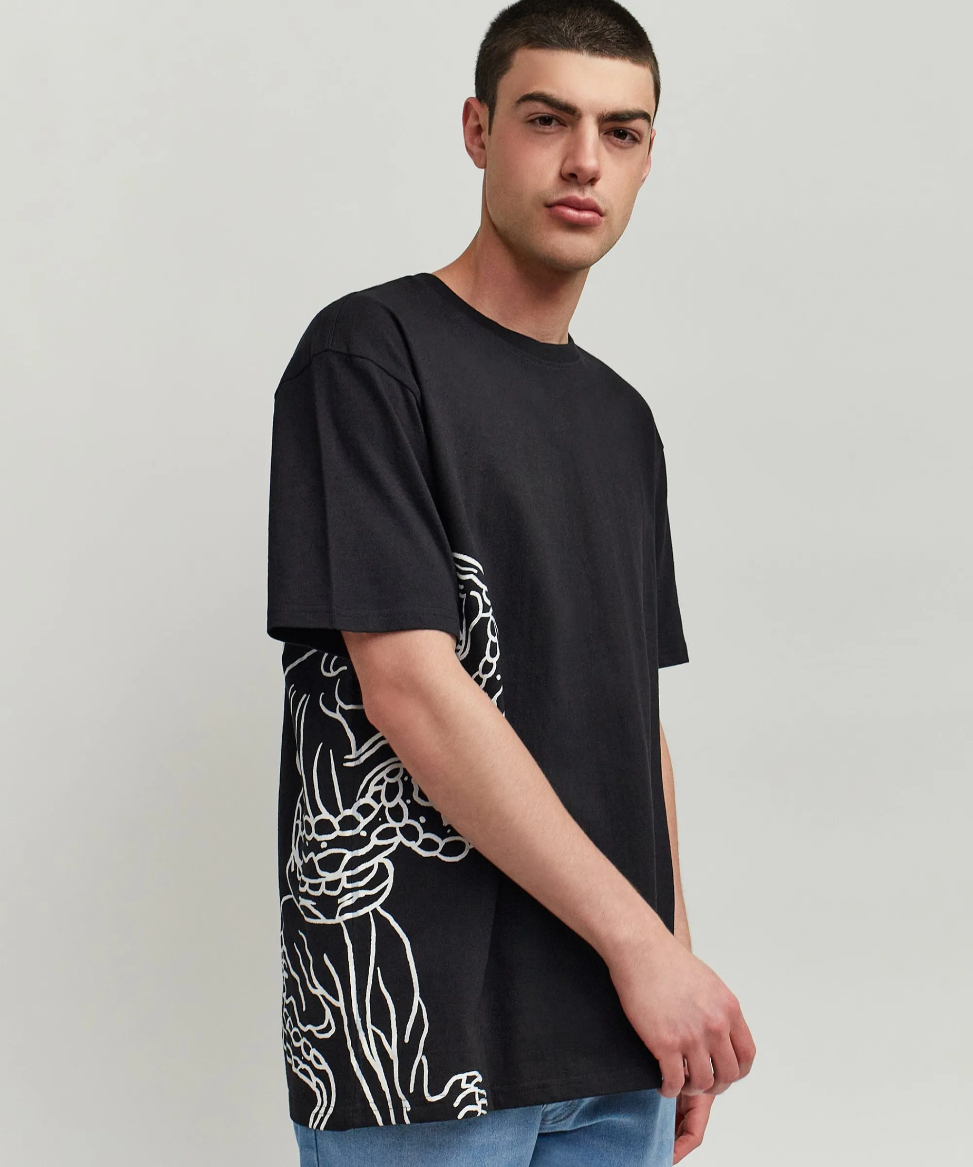 panter_short_sleeve_graphic_print_embroidered_detail_tee__black_4.webp Fashion Panter Short Sleeve Graphic Print Embroidered Detail Tee - Black Graphic Tees