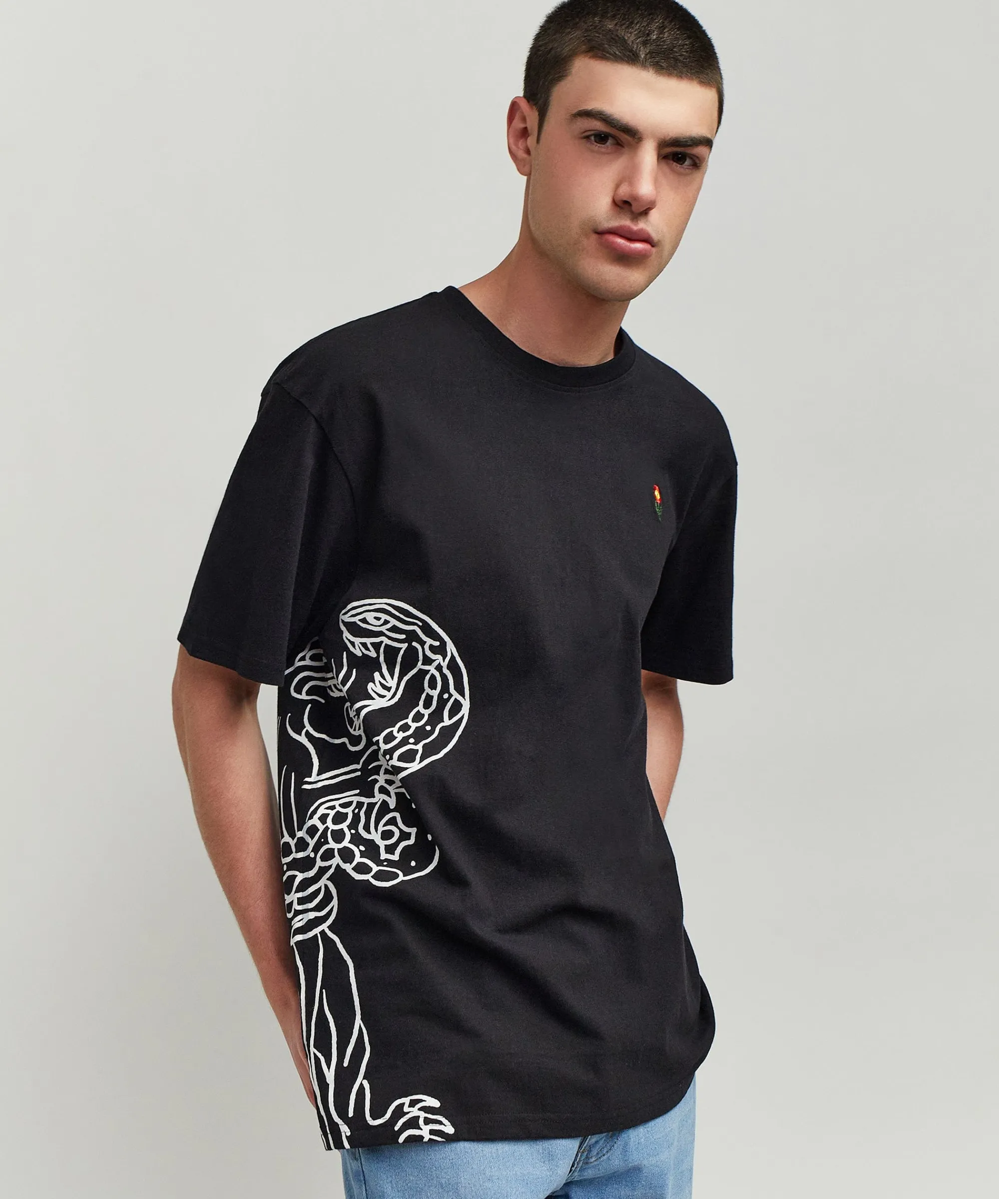 panter_short_sleeve_graphic_print_embroidered_detail_tee__black_5.webp Fashion Panter Short Sleeve Graphic Print Embroidered Detail Tee - Black Graphic Tees